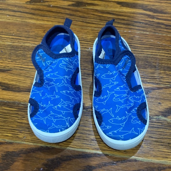 toddler boys size 10 Tombik blue w/ design water shoes - Picture 2 of 7